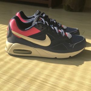 Nike Air Max Women’s Size 9 pink and navy blue